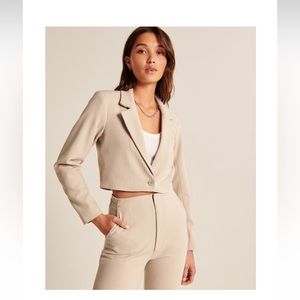 Abercrombie cropped blazer